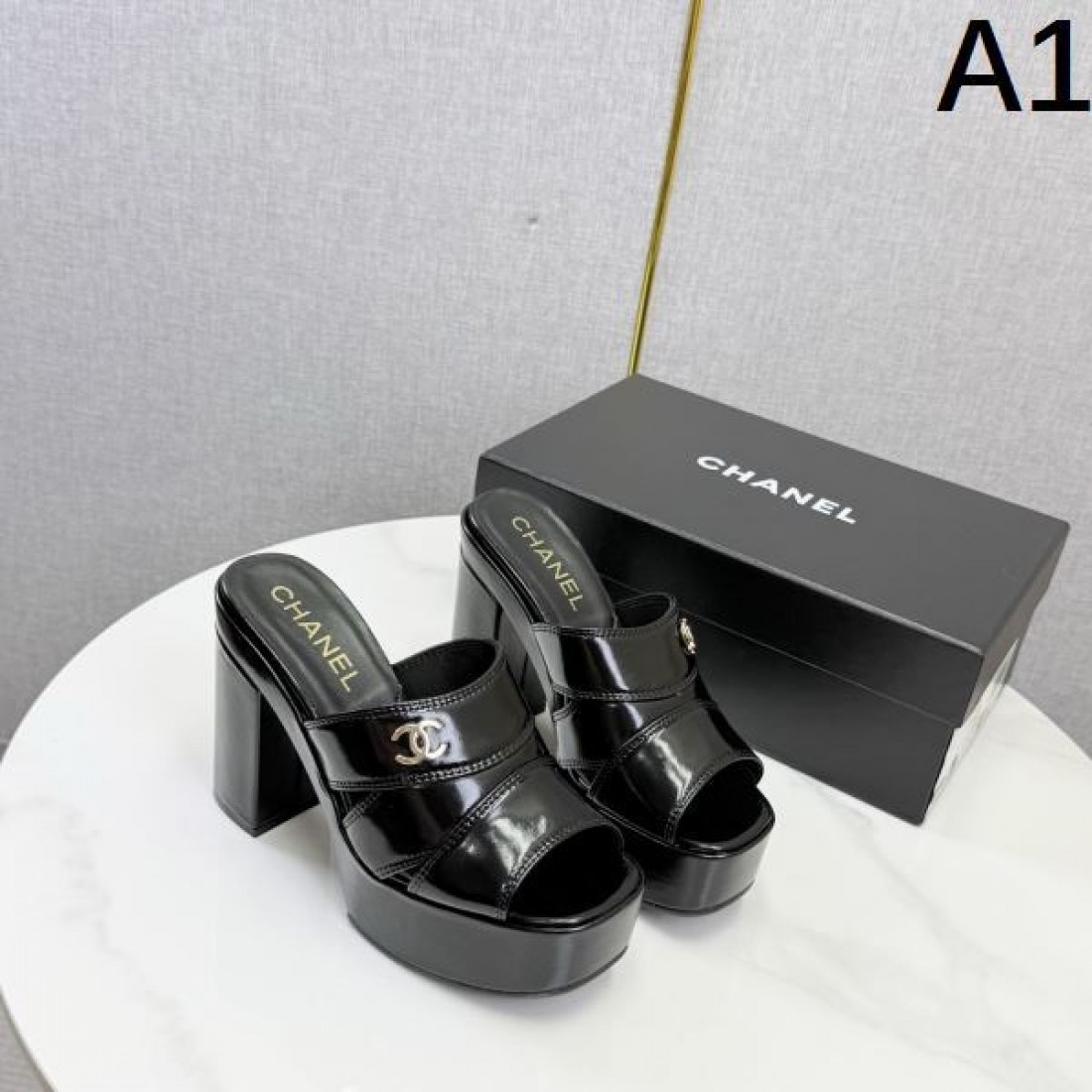 CHANEL シャネル コピー ミュールサンダル ハイヒールサンダル スクエアトゥ レザーボディ 安定ヒール クッションソール 快適履き心地