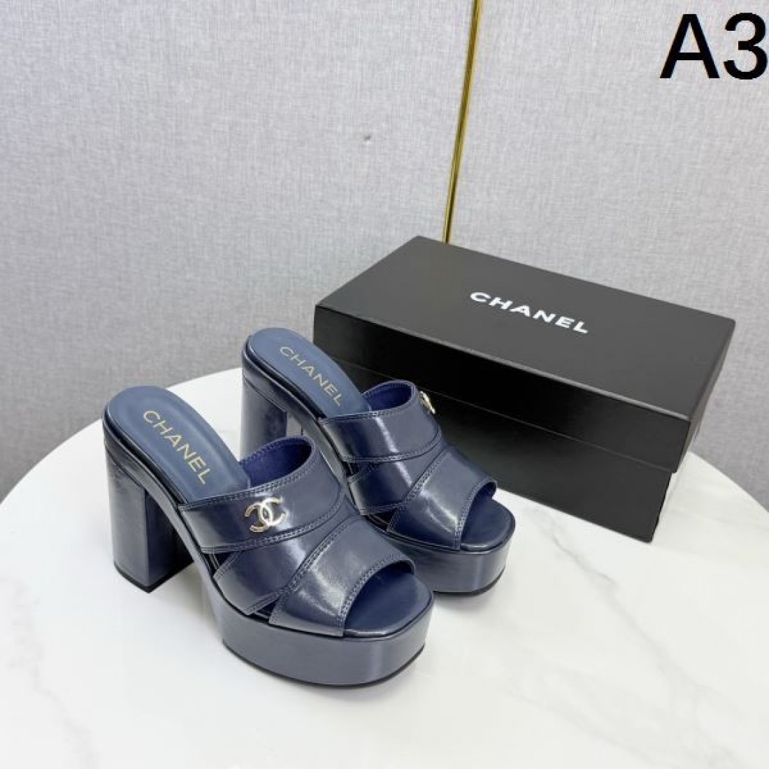 CHANEL シャネル コピー ミュールサンダル ハイヒールサンダル スクエアトゥ レザーボディ 安定ヒール クッションソール 快適履き心地