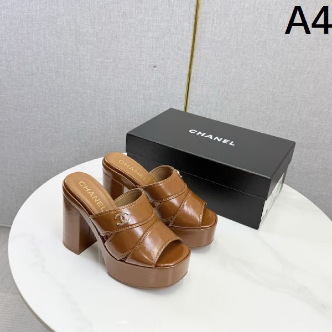 CHANEL シャネル コピー ミュールサンダル ハイヒールサンダル スクエアトゥ レザーボディ 安定ヒール クッションソール 快適履き心地