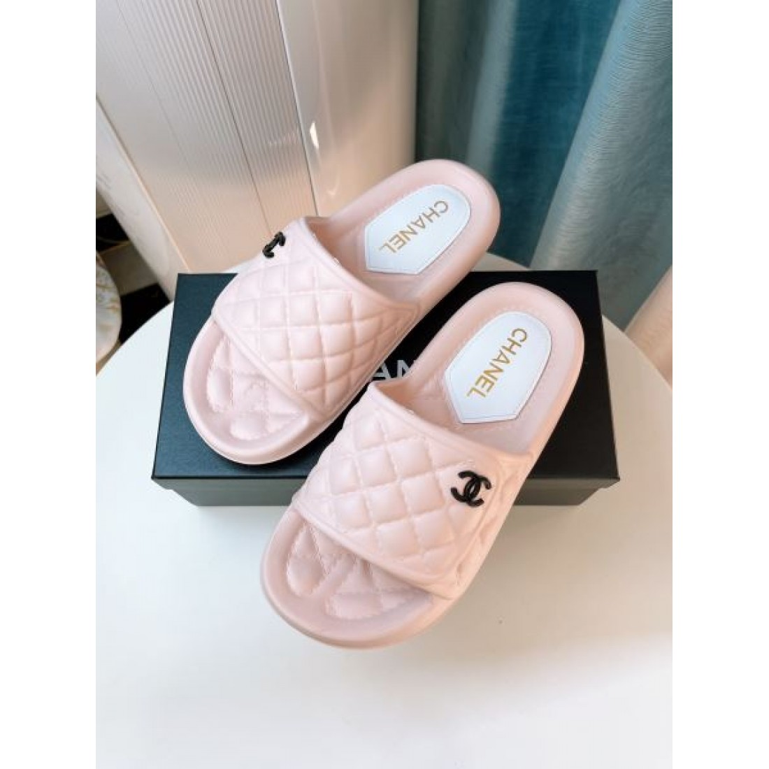 カジュアル 柔らか CHANEL シャネル コピー ミュールサンダル フラットサンダル キルティング加工 ココロゴ 軽量設計 リラックスフィット 夏コーデ