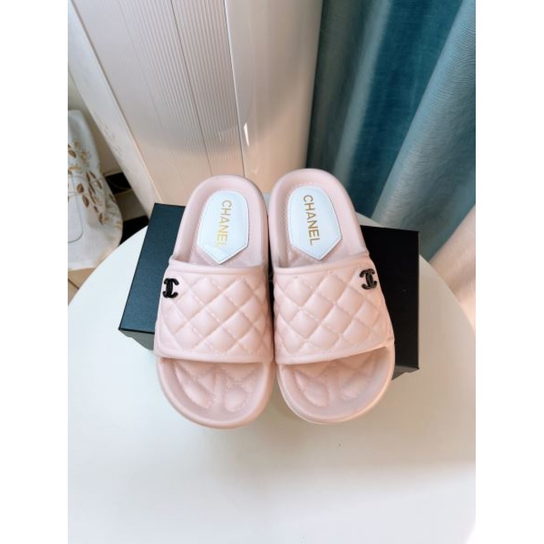 カジュアル 柔らか CHANEL シャネル コピー ミュールサンダル フラットサンダル キルティング加工 ココロゴ 軽量設計 リラックスフィット 夏コーデ
