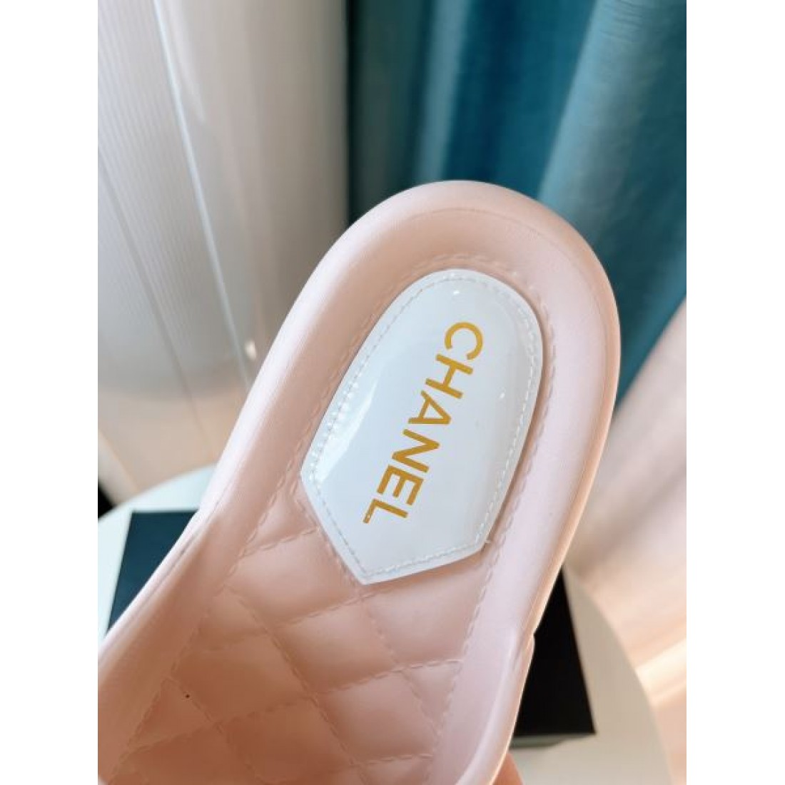 カジュアル 柔らか CHANEL シャネル コピー ミュールサンダル フラットサンダル キルティング加工 ココロゴ 軽量設計 リラックスフィット 夏コーデ