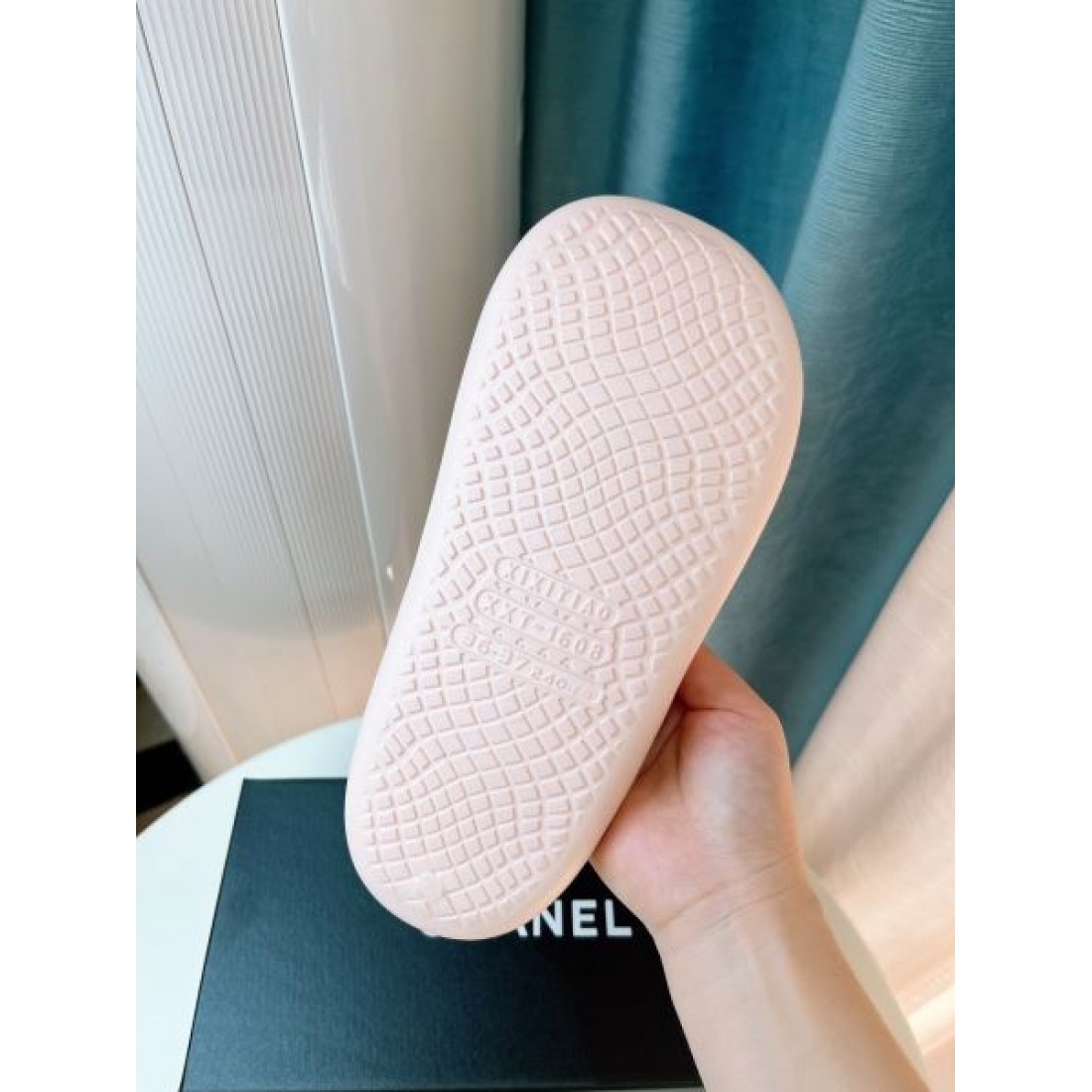カジュアル 柔らか CHANEL シャネル コピー ミュールサンダル フラットサンダル キルティング加工 ココロゴ 軽量設計 リラックスフィット 夏コーデ