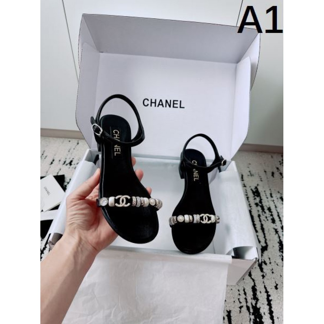 可愛い CHANEL シャネル コピー ミュールサンダル ストラップサンダル パール付き フラットタイプ 軽量ソール リラックスフィット 夏コーデ
