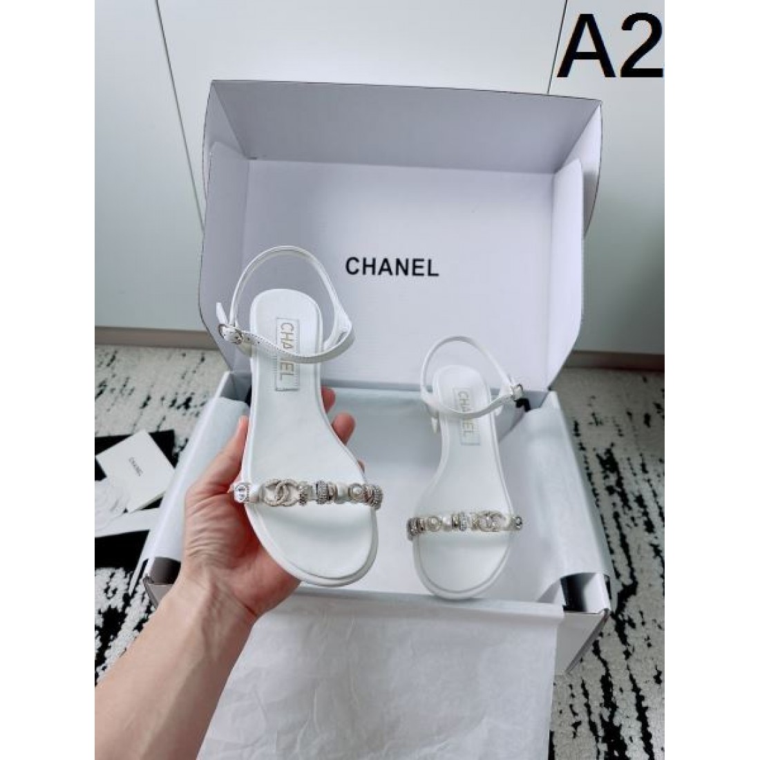 可愛い CHANEL シャネル コピー ミュールサンダル ストラップサンダル パール付き フラットタイプ 軽量ソール リラックスフィット 夏コーデ