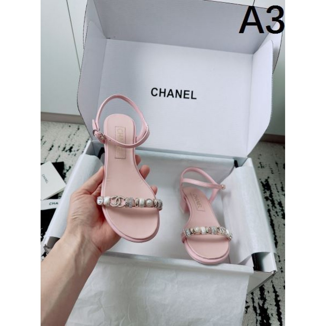 可愛い CHANEL シャネル コピー ミュールサンダル ストラップサンダル パール付き フラットタイプ 軽量ソール リラックスフィット 夏コーデ