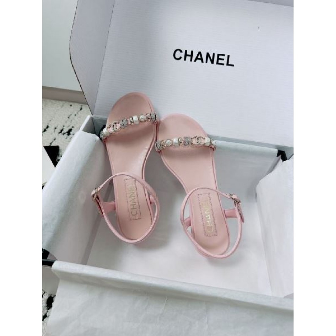 可愛い CHANEL シャネル コピー ミュールサンダル ストラップサンダル パール付き フラットタイプ 軽量ソール リラックスフィット 夏コーデ