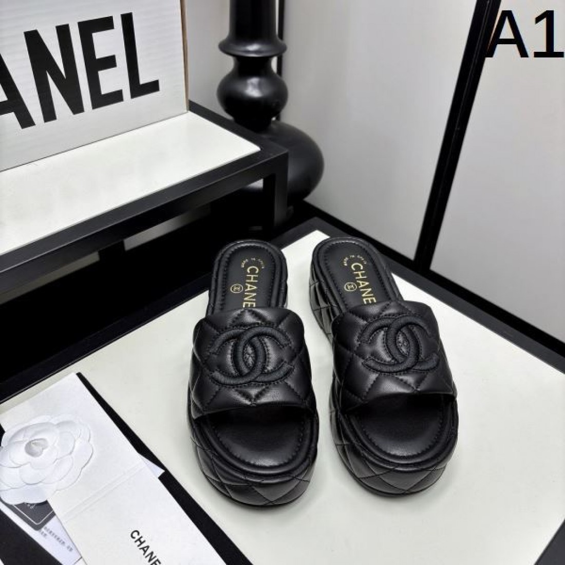 高級感 CHANEL シャネル コピー サンダル スライドサンダル ココロゴデザイン クッションソール 柔らか素材 デイリー使い リラックススタイル