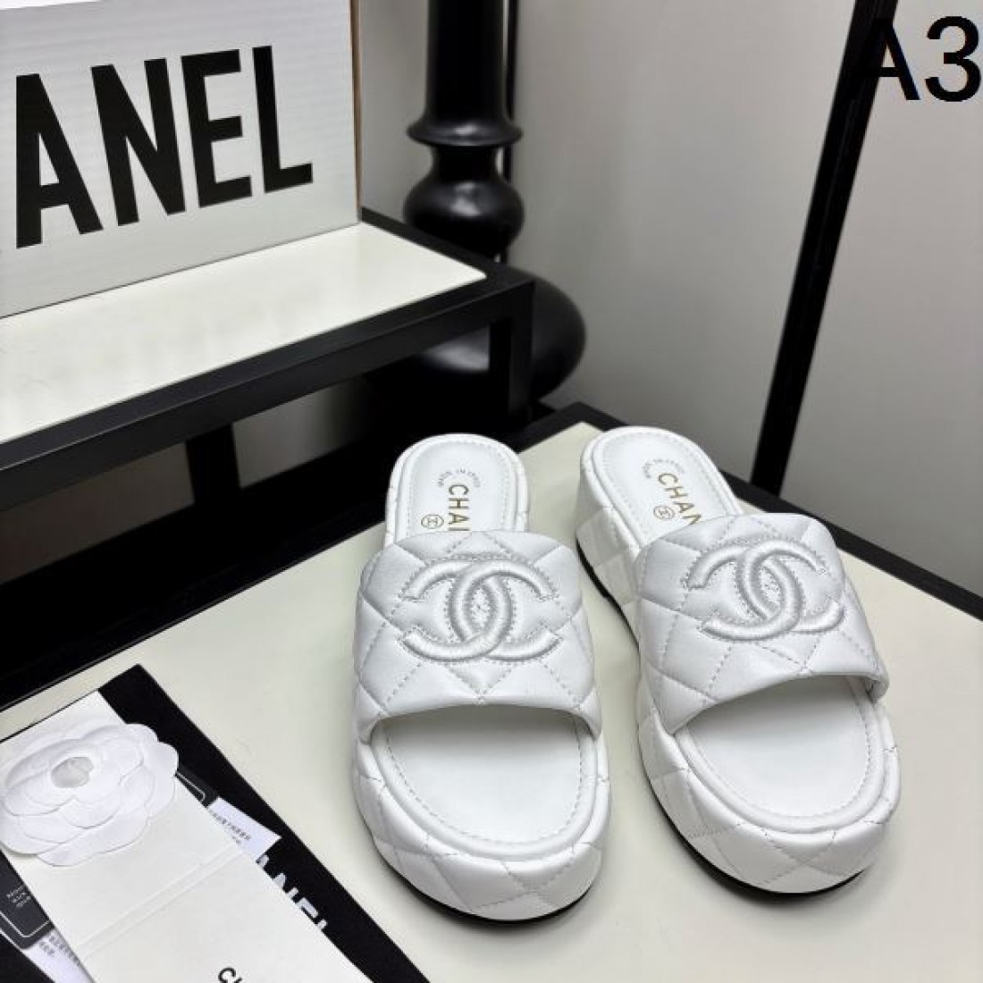 高級感 CHANEL シャネル コピー サンダル スライドサンダル ココロゴデザイン クッションソール 柔らか素材 デイリー使い リラックススタイル