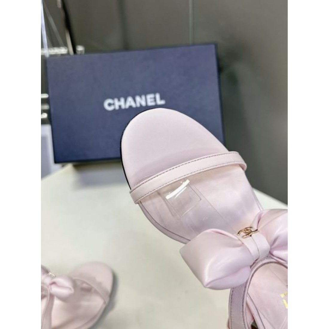 エレガント 上品 CHANEL シャネル コピー サンダル ストラップサンダル フラットヒール パール装飾 ココマーク アンクルストラップ