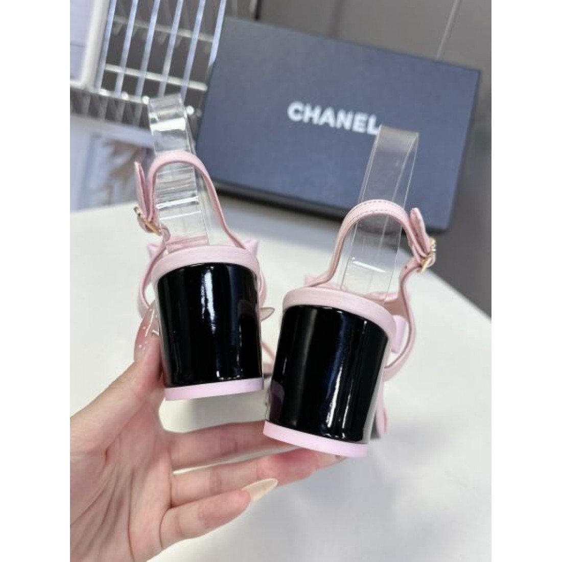 エレガント 上品 CHANEL シャネル コピー サンダル ストラップサンダル フラットヒール パール装飾 ココマーク アンクルストラップ