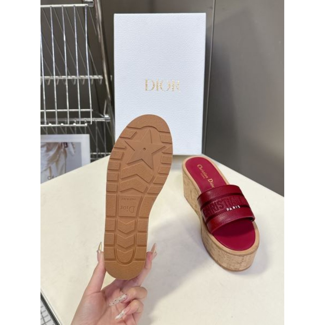 ミュールタイプ コルクソール 履きやすい 大人可愛い Christian Dior クリスチャンディオール コピー サンダル リゾート レディース売れ筋
