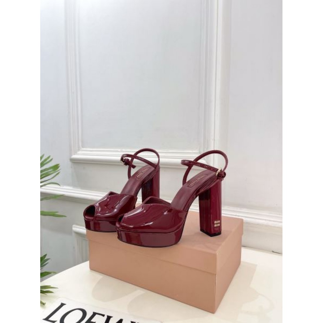MIU MIU ミュウミュウ コピー サンダル オープントゥサンダル ハイヒール ボリュームソール カラーバリエーション スタイリング映え