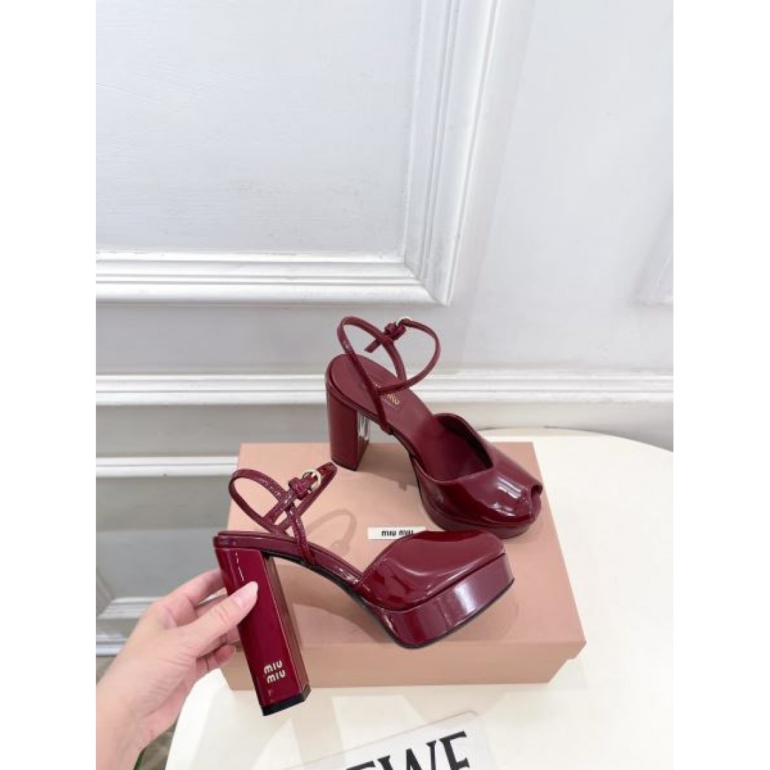 MIU MIU ミュウミュウ コピー サンダル オープントゥサンダル ハイヒール ボリュームソール カラーバリエーション スタイリング映え