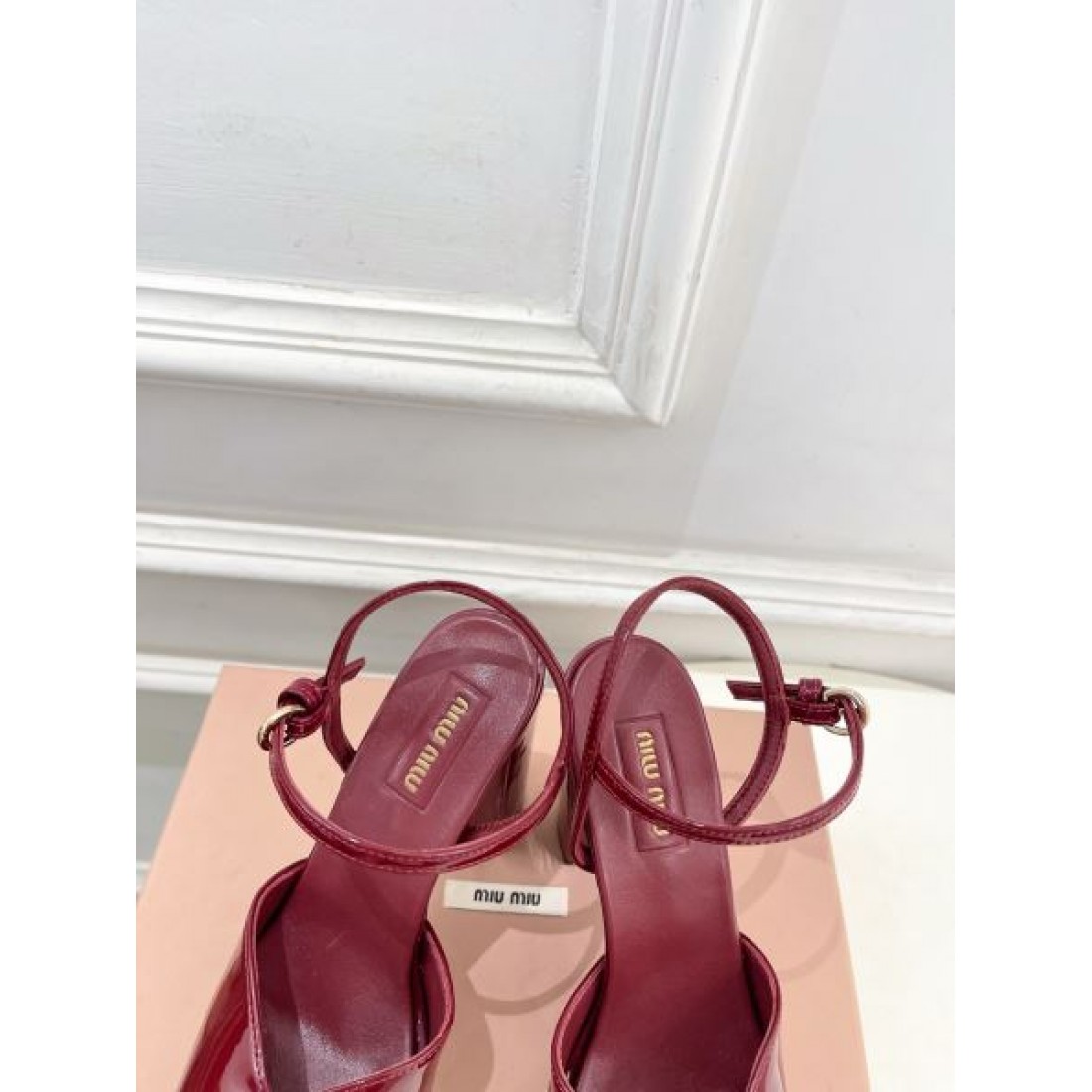 MIU MIU ミュウミュウ コピー サンダル オープントゥサンダル ハイヒール ボリュームソール カラーバリエーション スタイリング映え