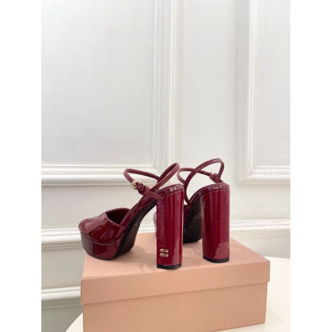 MIU MIU ミュウミュウ コピー サンダル オープントゥサンダル ハイヒール ボリュームソール カラーバリエーション スタイリング映え