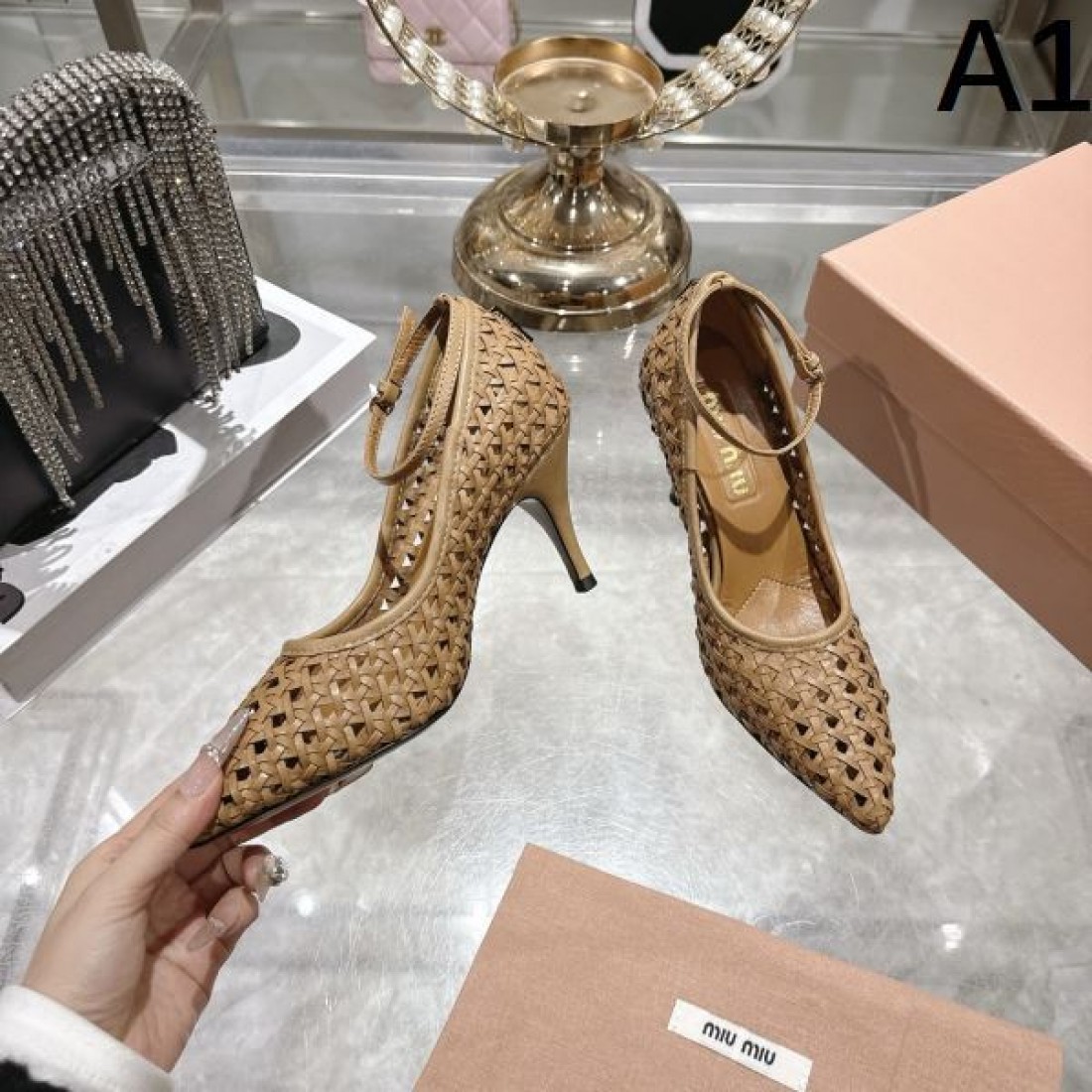 エレガント セクシー MIU MIU ミュウミュウ コピー パンプス ポインテッドトゥ ハイヒール メッシュ編みデザイン 通気性 軽やかシルエット 美脚効果
