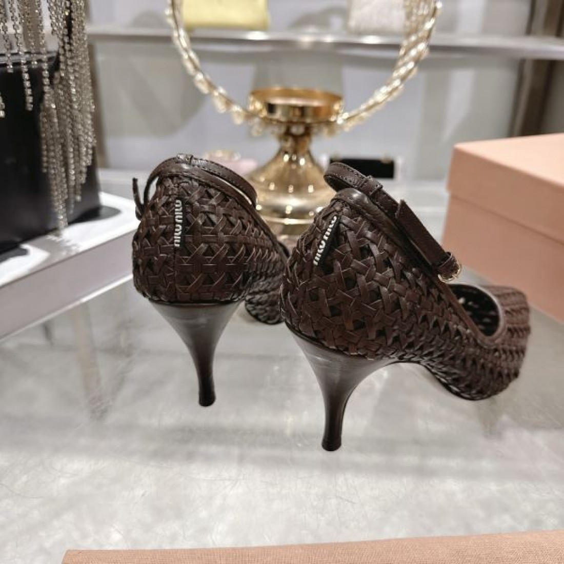 エレガント セクシー MIU MIU ミュウミュウ コピー パンプス ポインテッドトゥ ハイヒール メッシュ編みデザイン 通気性 軽やかシルエット 美脚効果