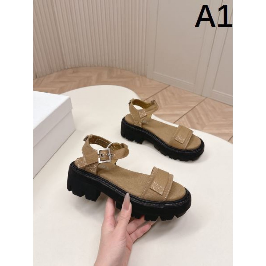ストラップ 厚底トラックソール カジュアルサンダル PRADA プラダ コピー サンダル レディース人気シューズ