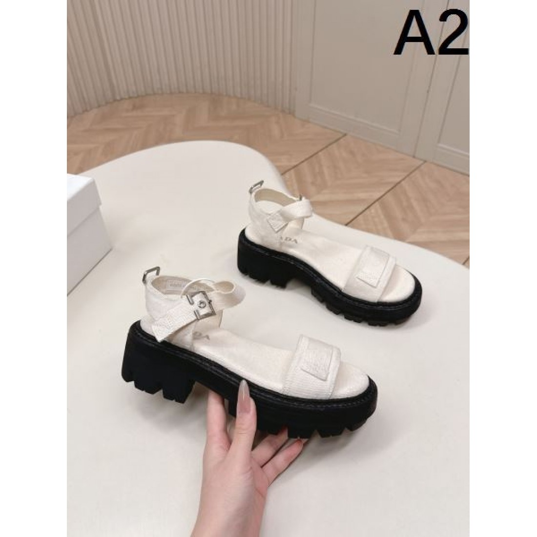 ストラップ 厚底トラックソール カジュアルサンダル PRADA プラダ コピー サンダル レディース人気シューズ