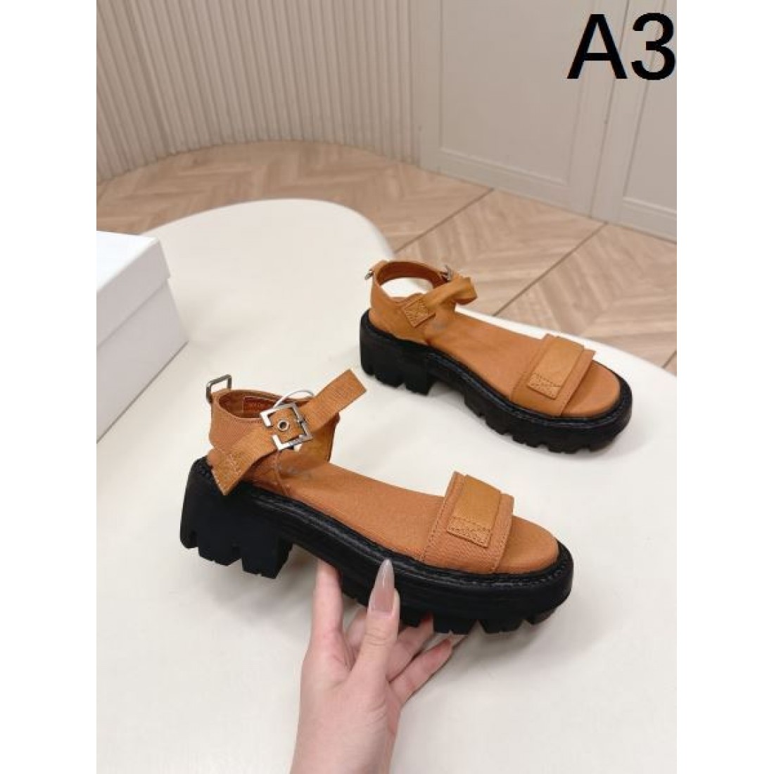 ストラップ 厚底トラックソール カジュアルサンダル PRADA プラダ コピー サンダル レディース人気シューズ