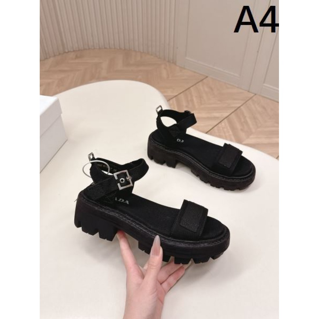 ストラップ 厚底トラックソール カジュアルサンダル PRADA プラダ コピー サンダル レディース人気シューズ