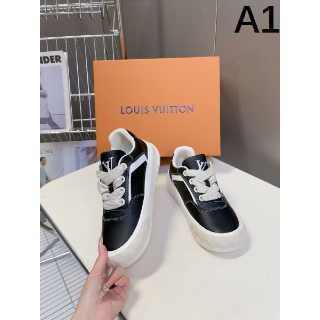 ローカット ボリュームソール レースアップ ウォーキングシューズ 人気モデル Louis Vuitton ルイヴィトン コピー スニーカー