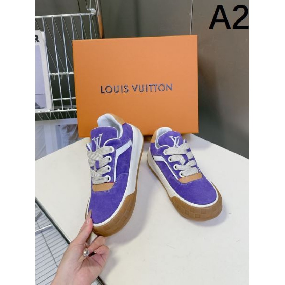 ローカット ボリュームソール レースアップ ウォーキングシューズ 人気モデル Louis Vuitton ルイヴィトン コピー スニーカー
