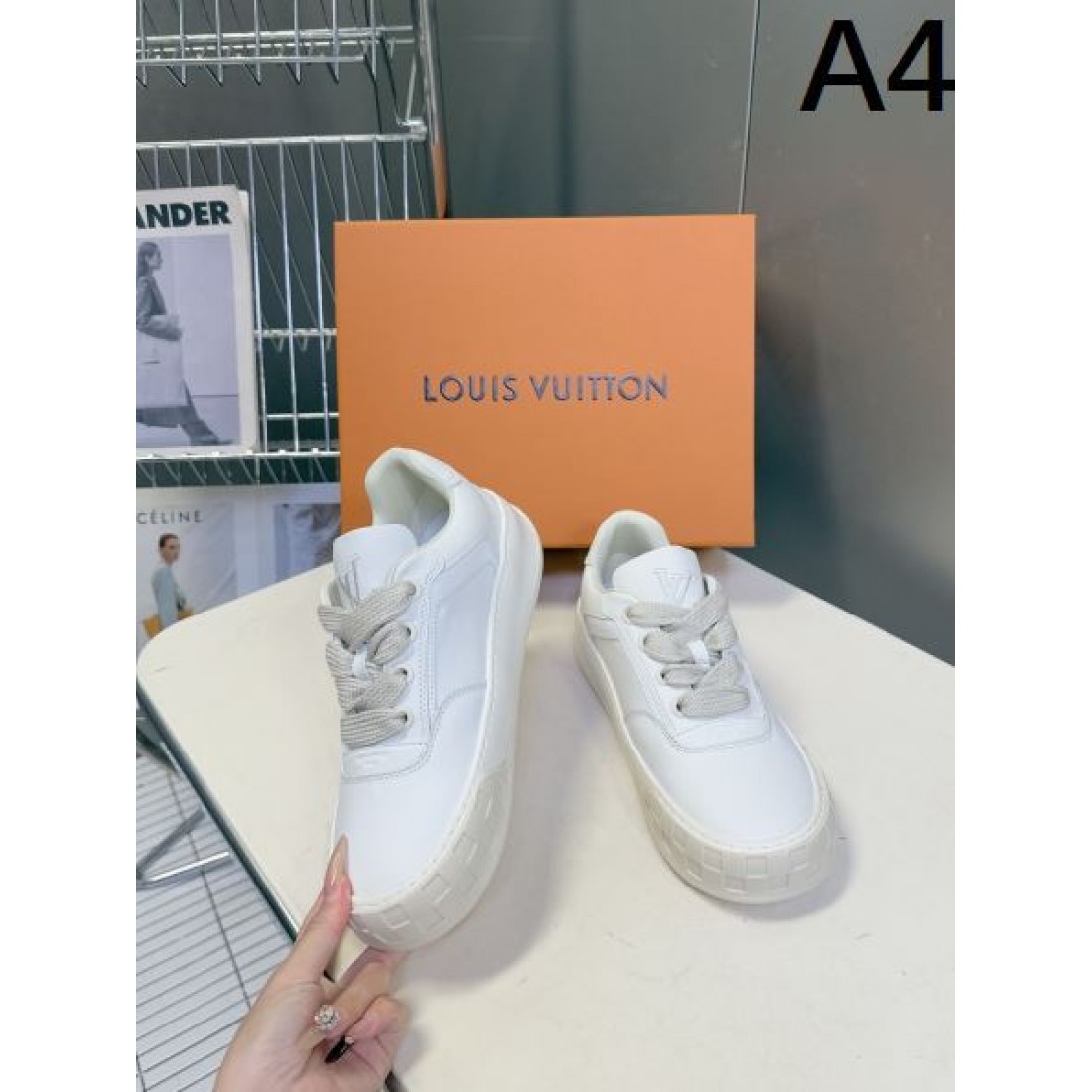 ローカット ボリュームソール レースアップ ウォーキングシューズ 人気モデル Louis Vuitton ルイヴィトン コピー スニーカー
