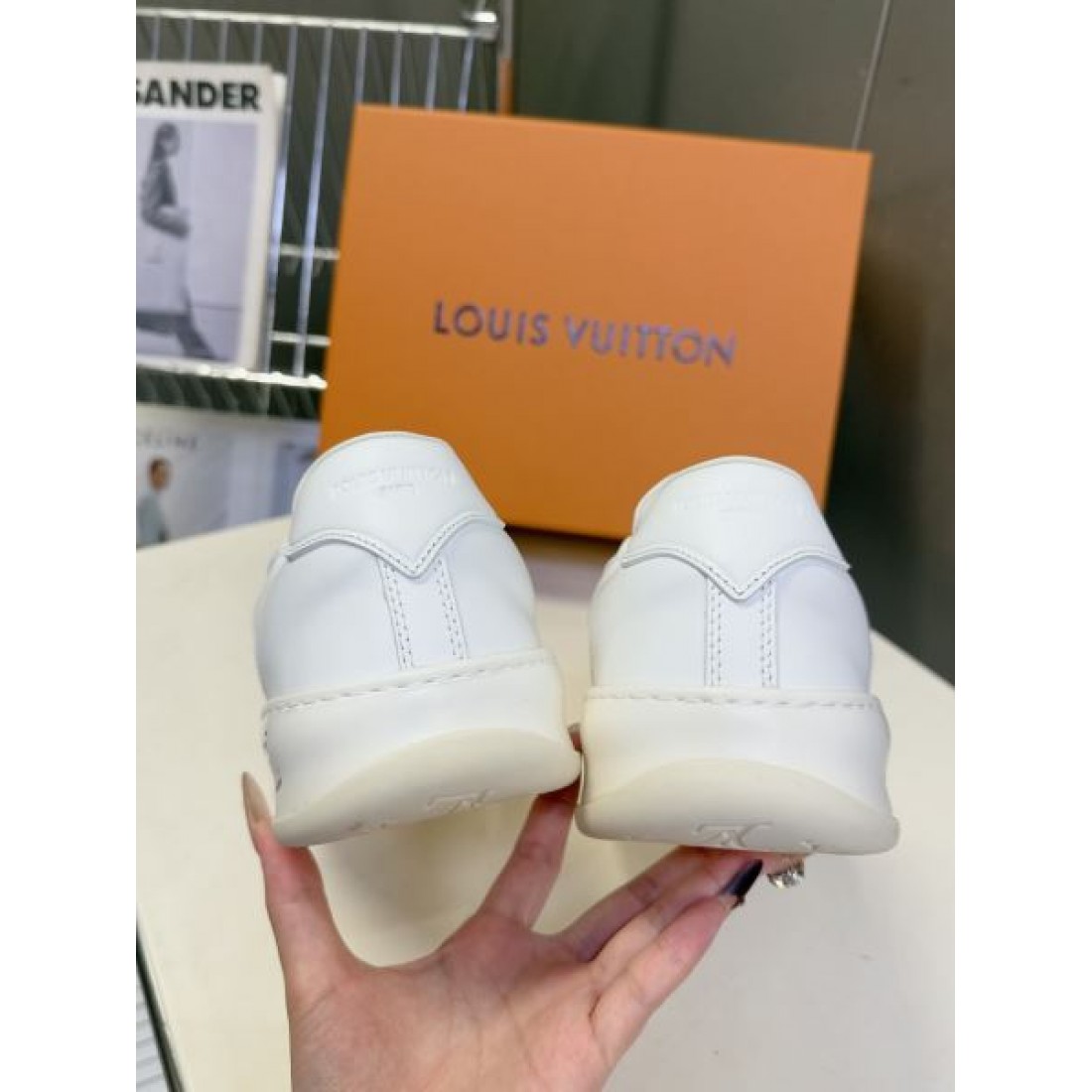 ローカット ボリュームソール レースアップ ウォーキングシューズ 人気モデル Louis Vuitton ルイヴィトン コピー スニーカー