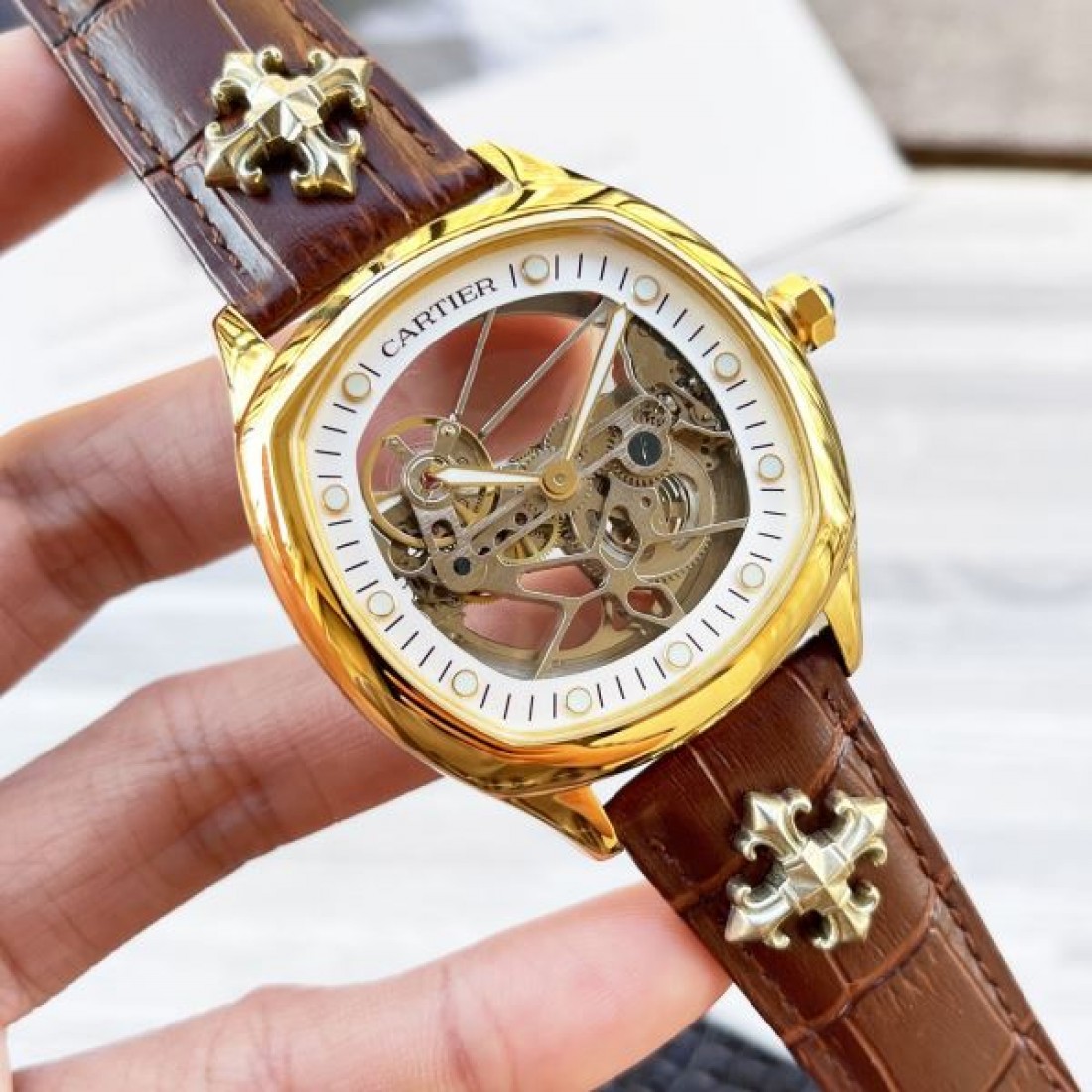 クラシック 高級感 Cartier カルティエ コピー 腕時計 自動巻き 機械式 スケルトンダイヤル ラウンドケース レザーベルト ローマインデックス
