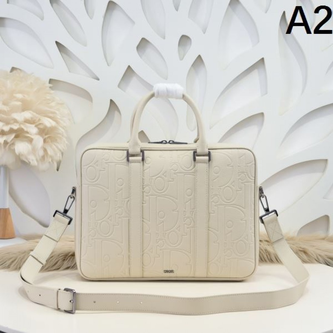ビジネス 上質 PRADA プラダ コピー トートバッグ サフィアーノレザー 縦型フォルム 大容量収納 ダブルハンドル シンプルデザイン 通勤対応