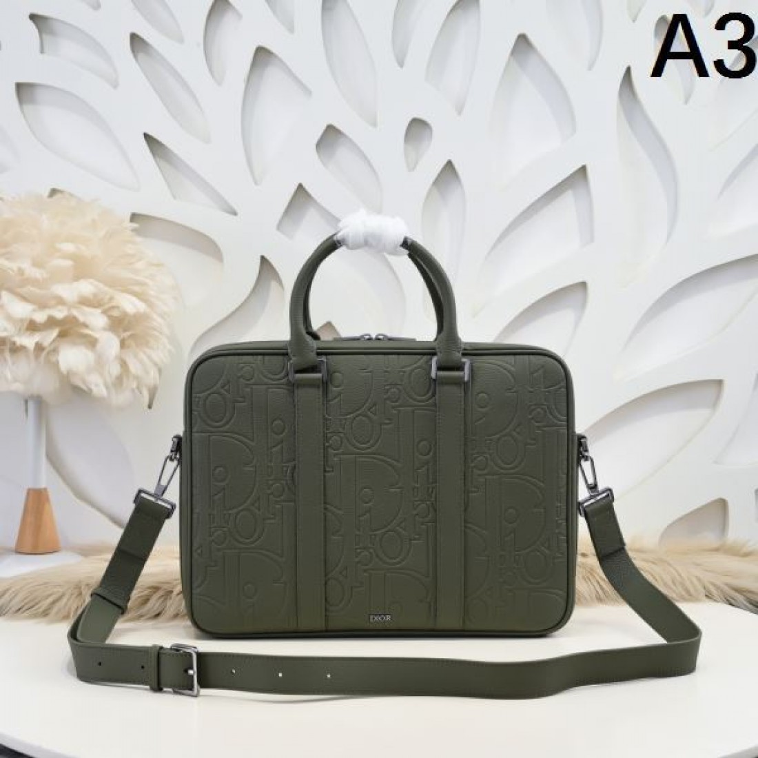 ビジネス 上質 PRADA プラダ コピー トートバッグ サフィアーノレザー 縦型フォルム 大容量収納 ダブルハンドル シンプルデザイン 通勤対応