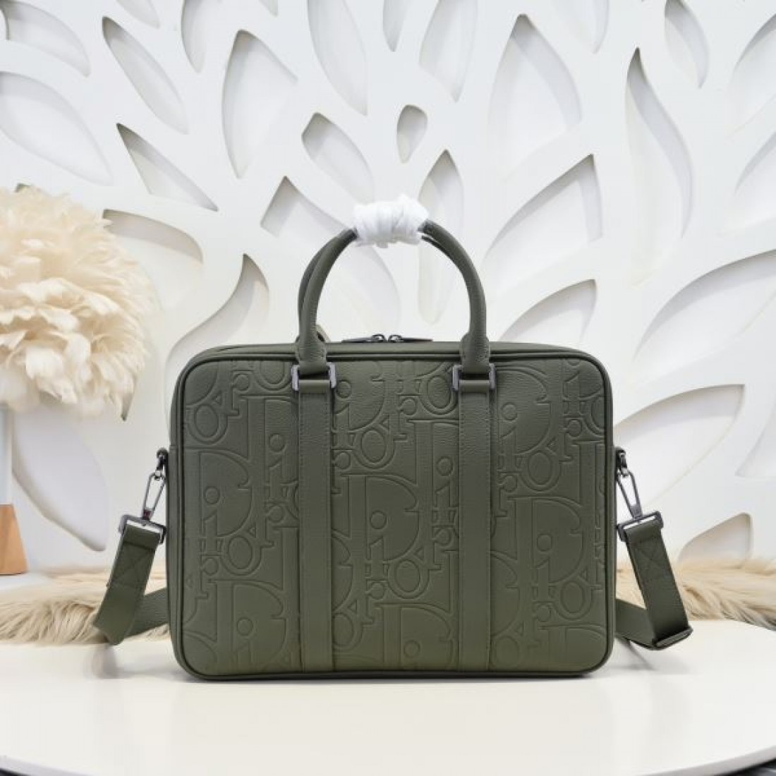 ビジネス 上質 PRADA プラダ コピー トートバッグ サフィアーノレザー 縦型フォルム 大容量収納 ダブルハンドル シンプルデザイン 通勤対応