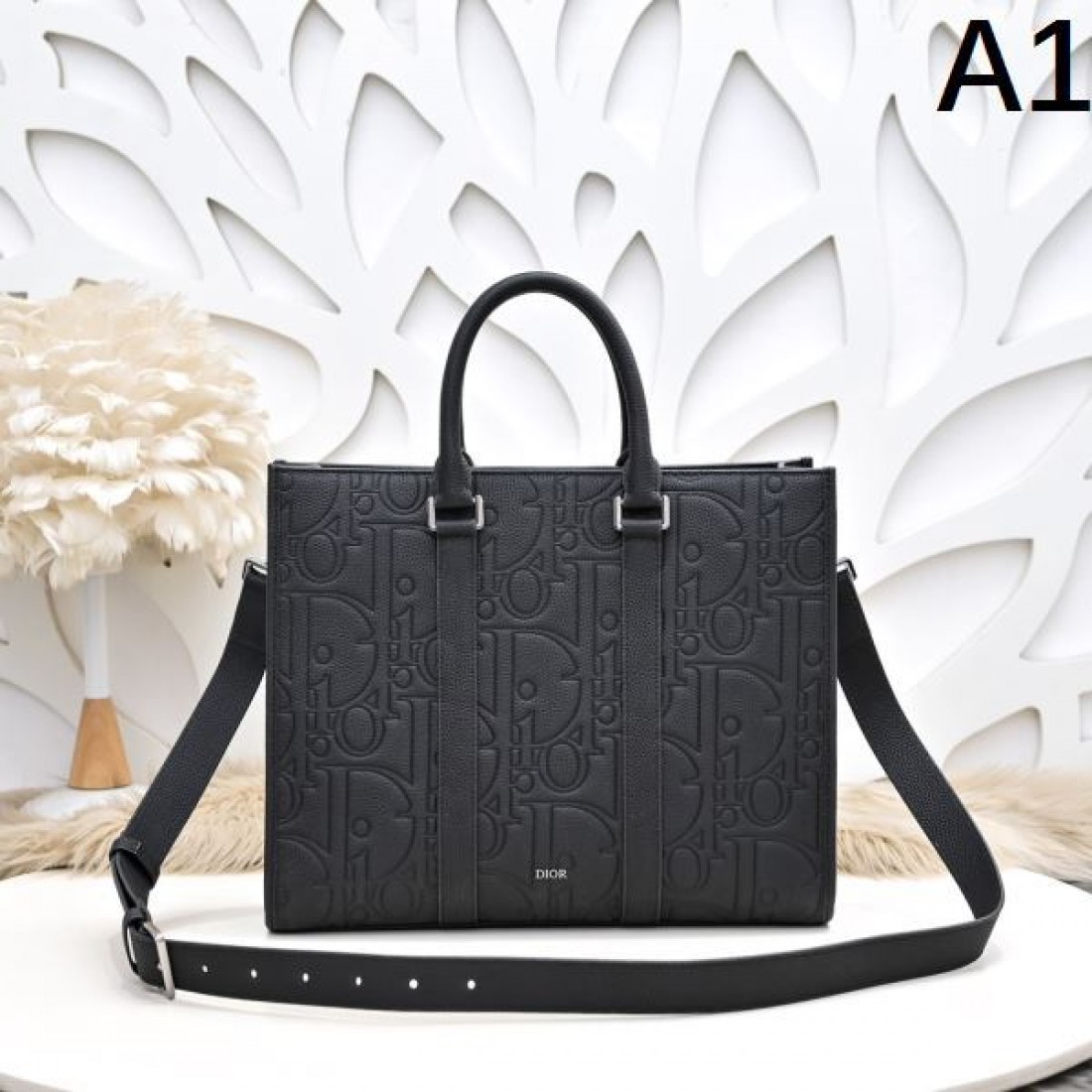 ビジネス 上品 Dior ディオール コピー トートバッグ エンボスレザー スクエアフォルム 縦型デザイン 大容量収納 ハンド＋ショルダー2WAY 通勤対応