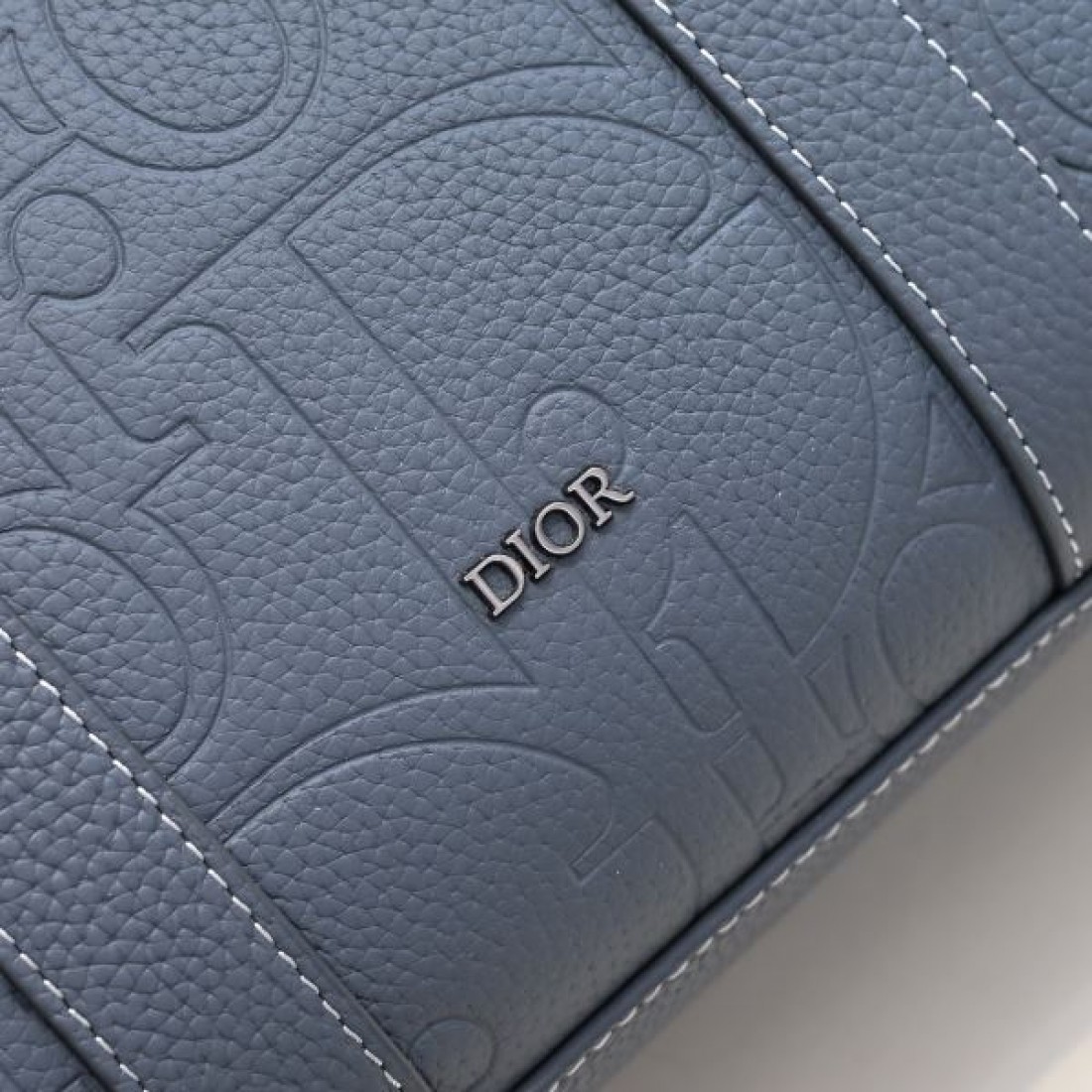 ビジネス 上品 Dior ディオール コピー トートバッグ エンボスレザー スクエアフォルム 縦型デザイン 大容量収納 ハンド＋ショルダー2WAY 通勤対応
