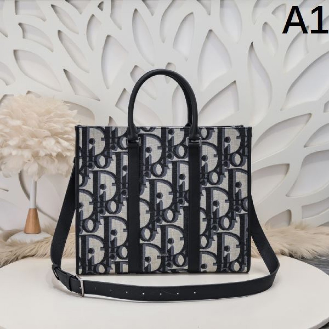 シンプル 機能性 Dior ディオール コピー トートバッグ オブリークパターン 横長フォルム ファスナー開閉 調節可能ストラップ ビジネス対応