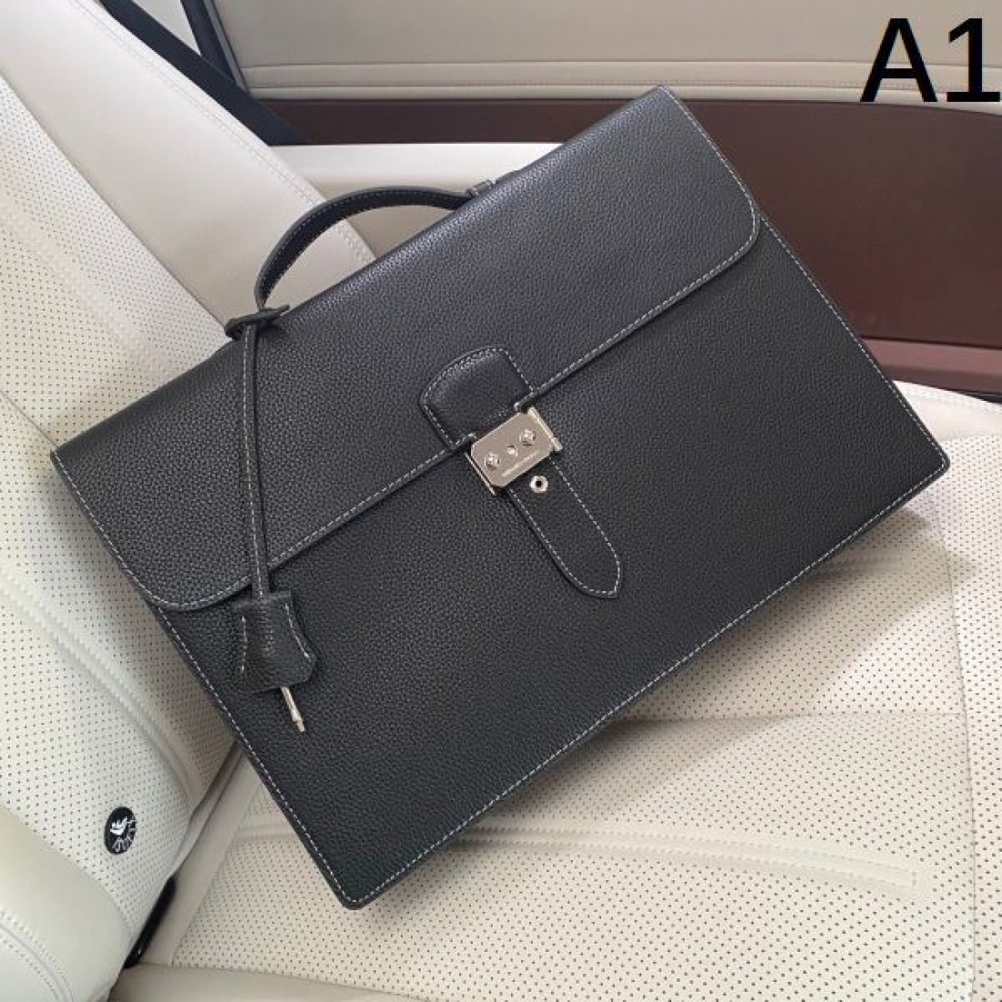 ラグジュアリー 上質 HERMES エルメス コピー ハンドバッグ トゴレザー フラップデザイン ターンロック金具 横型フォルム 大容量収納 ビジネス対応