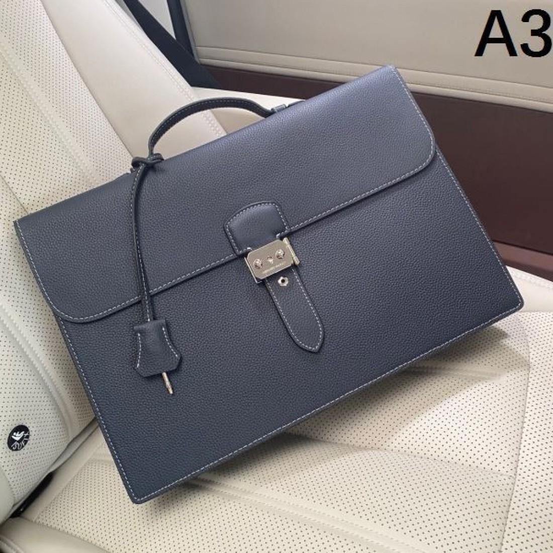 ラグジュアリー 上質 HERMES エルメス コピー ハンドバッグ トゴレザー フラップデザイン ターンロック金具 横型フォルム 大容量収納 ビジネス対応