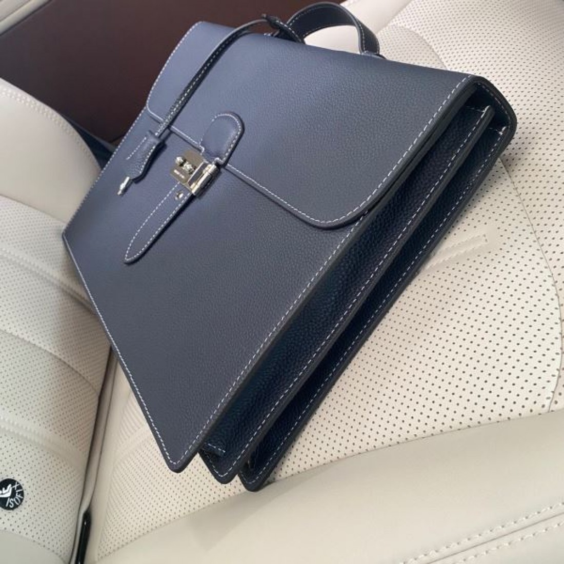 ラグジュアリー 上質 HERMES エルメス コピー ハンドバッグ トゴレザー フラップデザイン ターンロック金具 横型フォルム 大容量収納 ビジネス対応