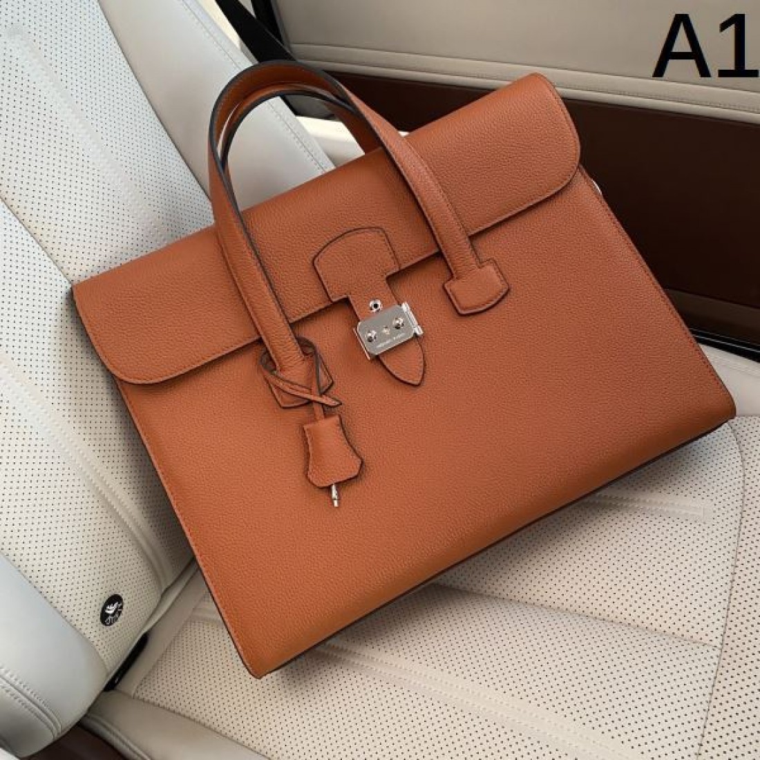 クラシック 上品 HERMES エルメス コピー ブリーフバッグ レザー素材 横長デザイン ダブルハンドル仕様 高級感仕上げ 大容量収納 ビジネス向け
