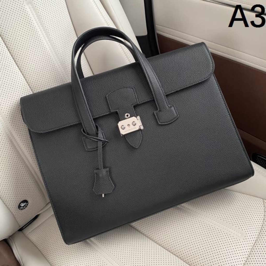 クラシック 上品 HERMES エルメス コピー ブリーフバッグ レザー素材 横長デザイン ダブルハンドル仕様 高級感仕上げ 大容量収納 ビジネス向け