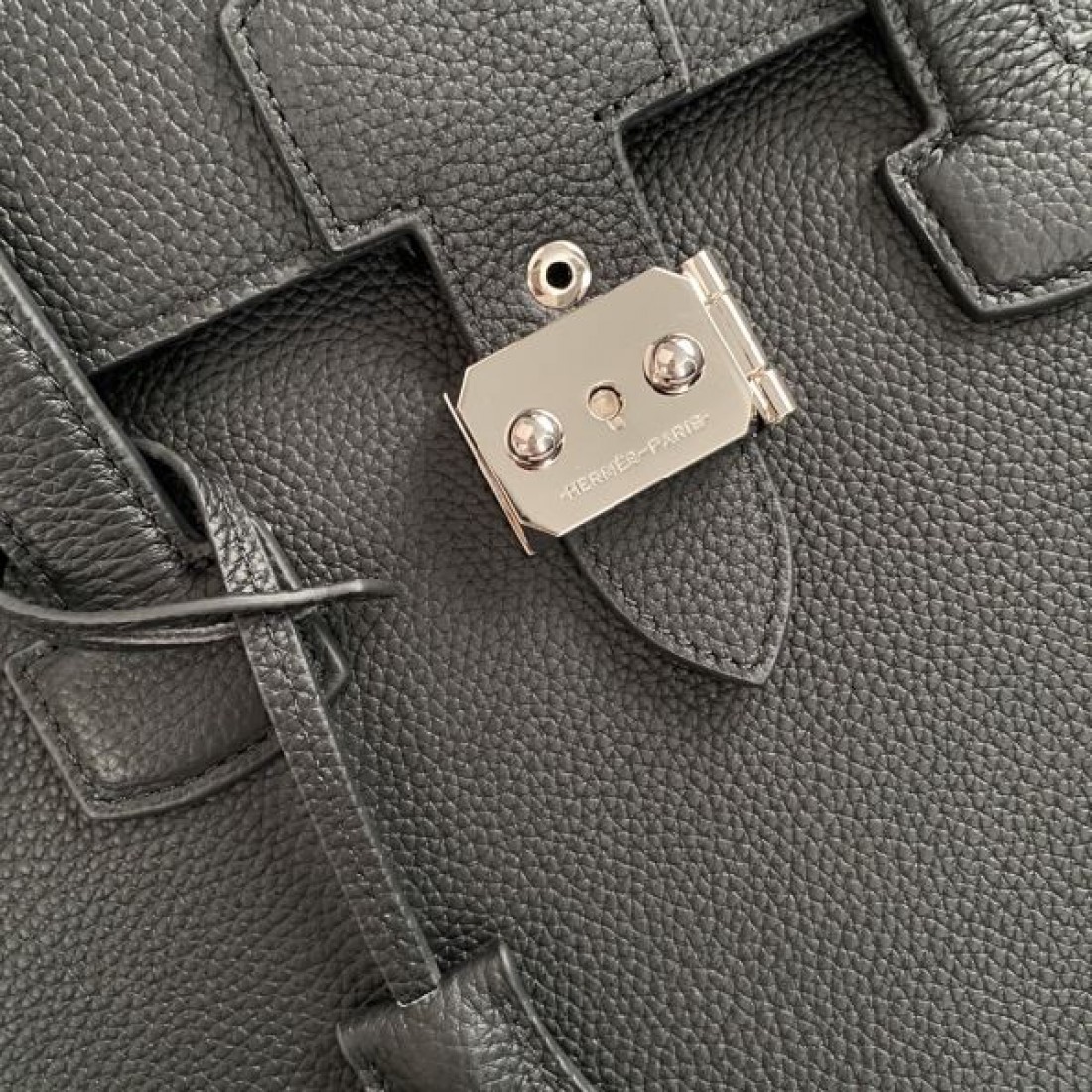 クラシック 上品 HERMES エルメス コピー ブリーフバッグ レザー素材 横長デザイン ダブルハンドル仕様 高級感仕上げ 大容量収納 ビジネス向け