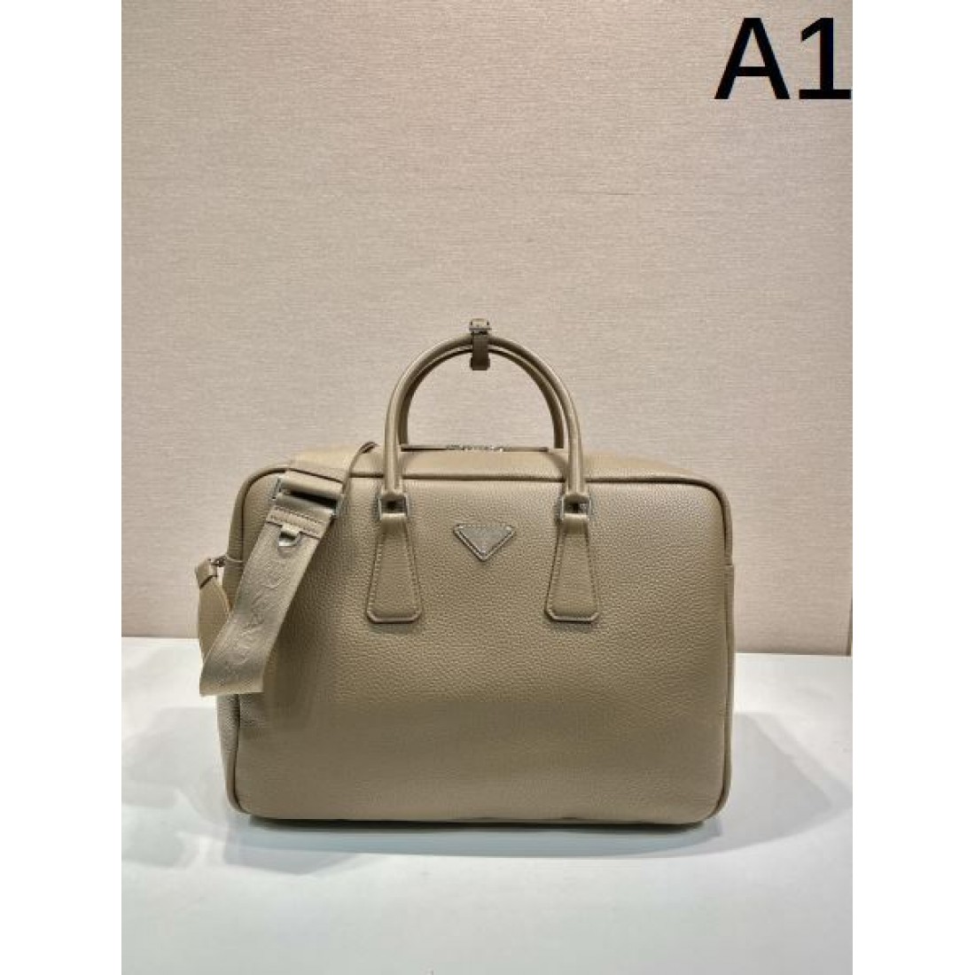 機能性 PRADA プラダ コピー バッグ ボストンショルダー オールレザー 大容量設計 ダブルファスナー 内部収納充実 軽量設計 ビジネス兼用