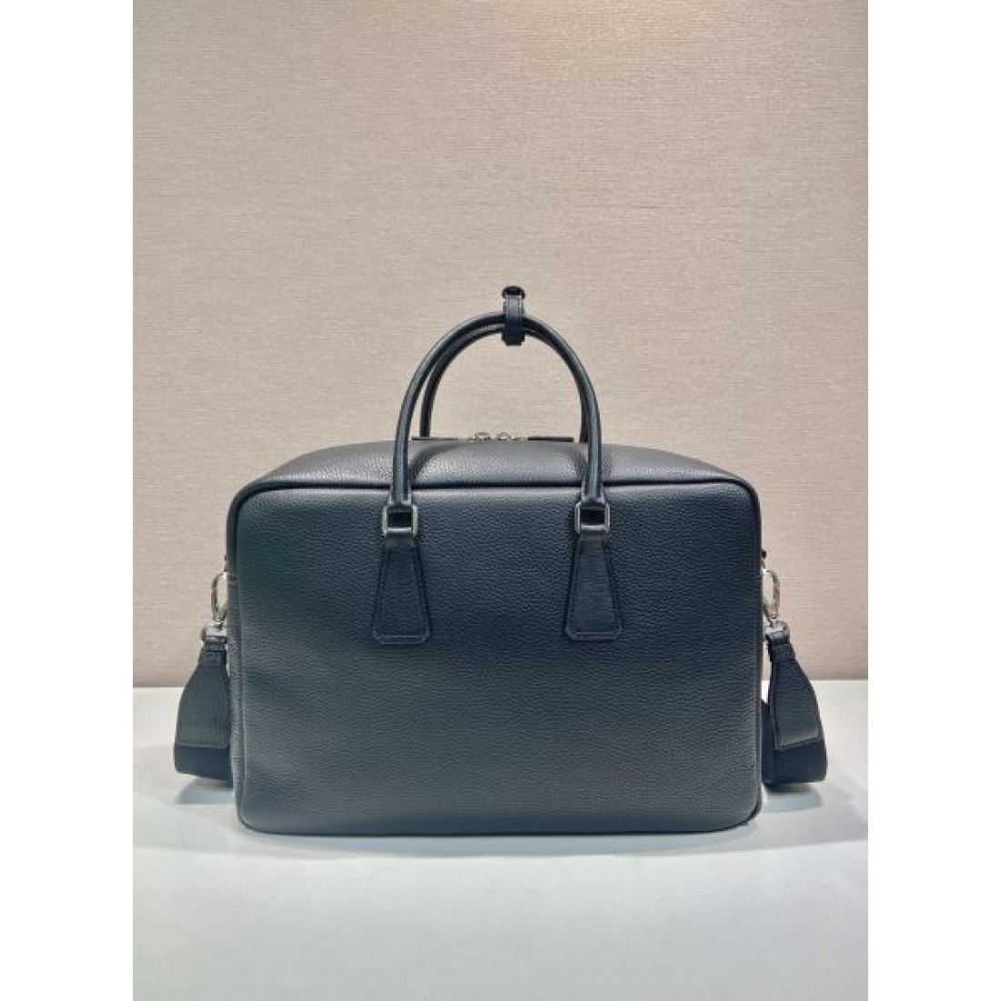 機能性 PRADA プラダ コピー バッグ ボストンショルダー オールレザー 大容量設計 ダブルファスナー 内部収納充実 軽量設計 ビジネス兼用