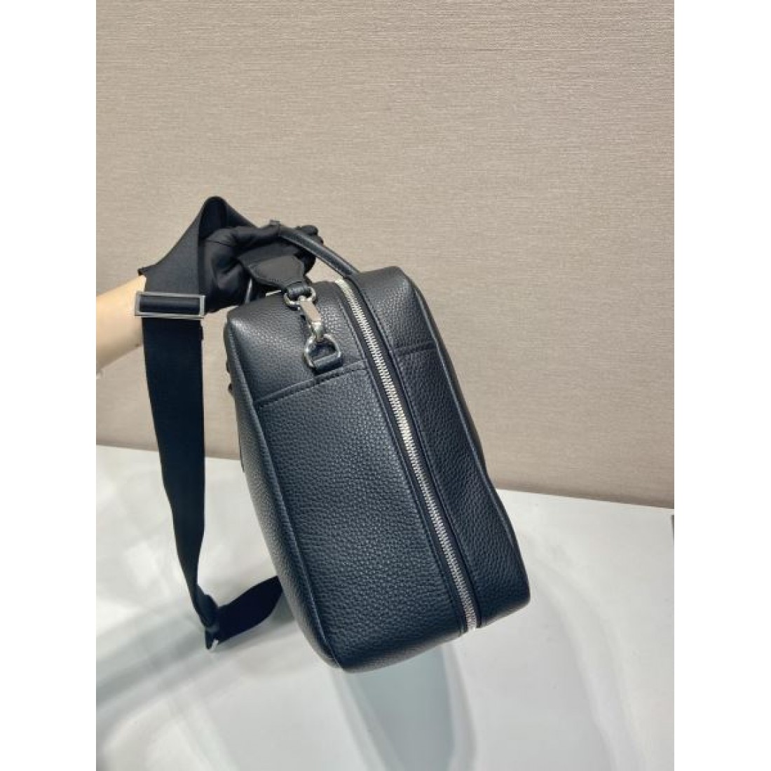 機能性 PRADA プラダ コピー バッグ ボストンショルダー オールレザー 大容量設計 ダブルファスナー 内部収納充実 軽量設計 ビジネス兼用