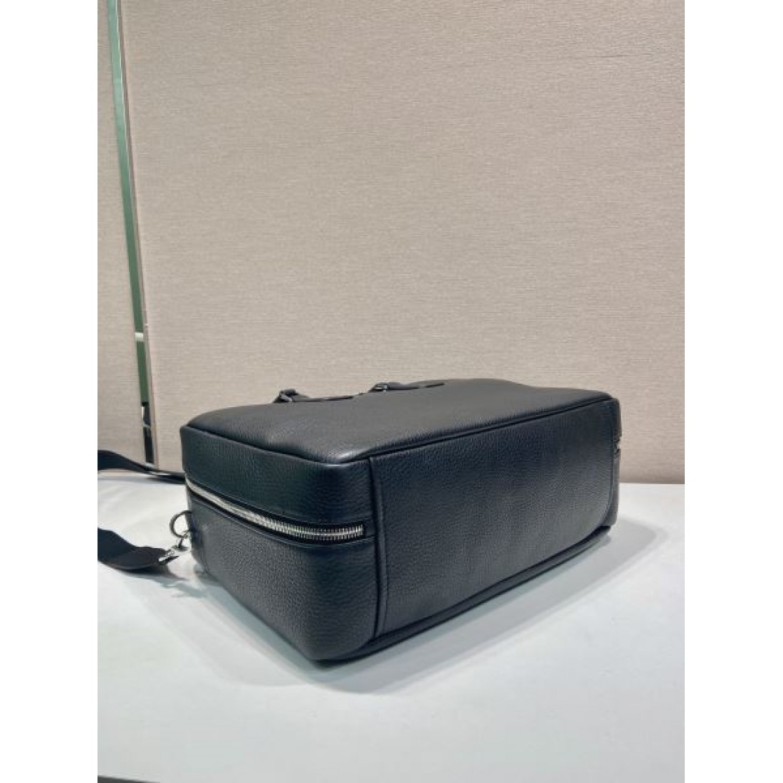 機能性 PRADA プラダ コピー バッグ ボストンショルダー オールレザー 大容量設計 ダブルファスナー 内部収納充実 軽量設計 ビジネス兼用