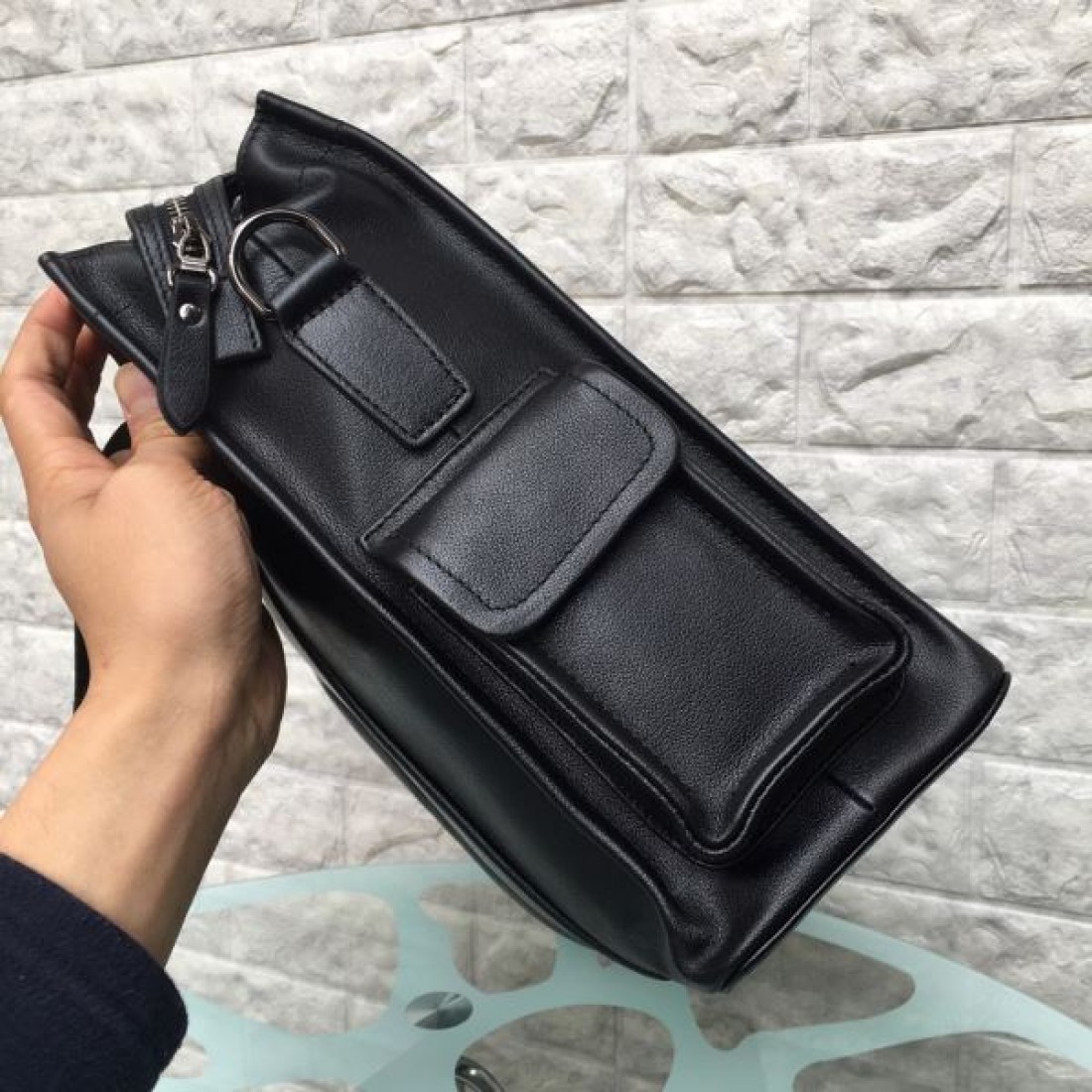 ビジネス 高級感 PRADA プラダ コピー トートバッグ レザー素材 スクエアフォルム 大容量設計 ハンド＋ショルダー2WAY 三角ロゴプレート