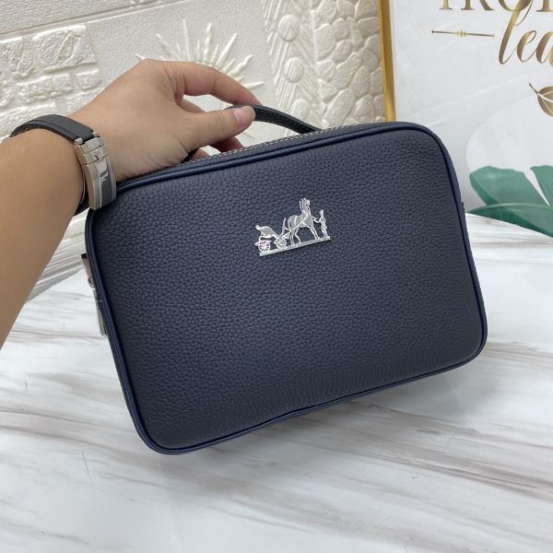 HERMES エルメス コピー ポーチバッグ レザーキャンバス調 コンパクトフォルム ダブルファスナー 軽量設計 デイリー使い
