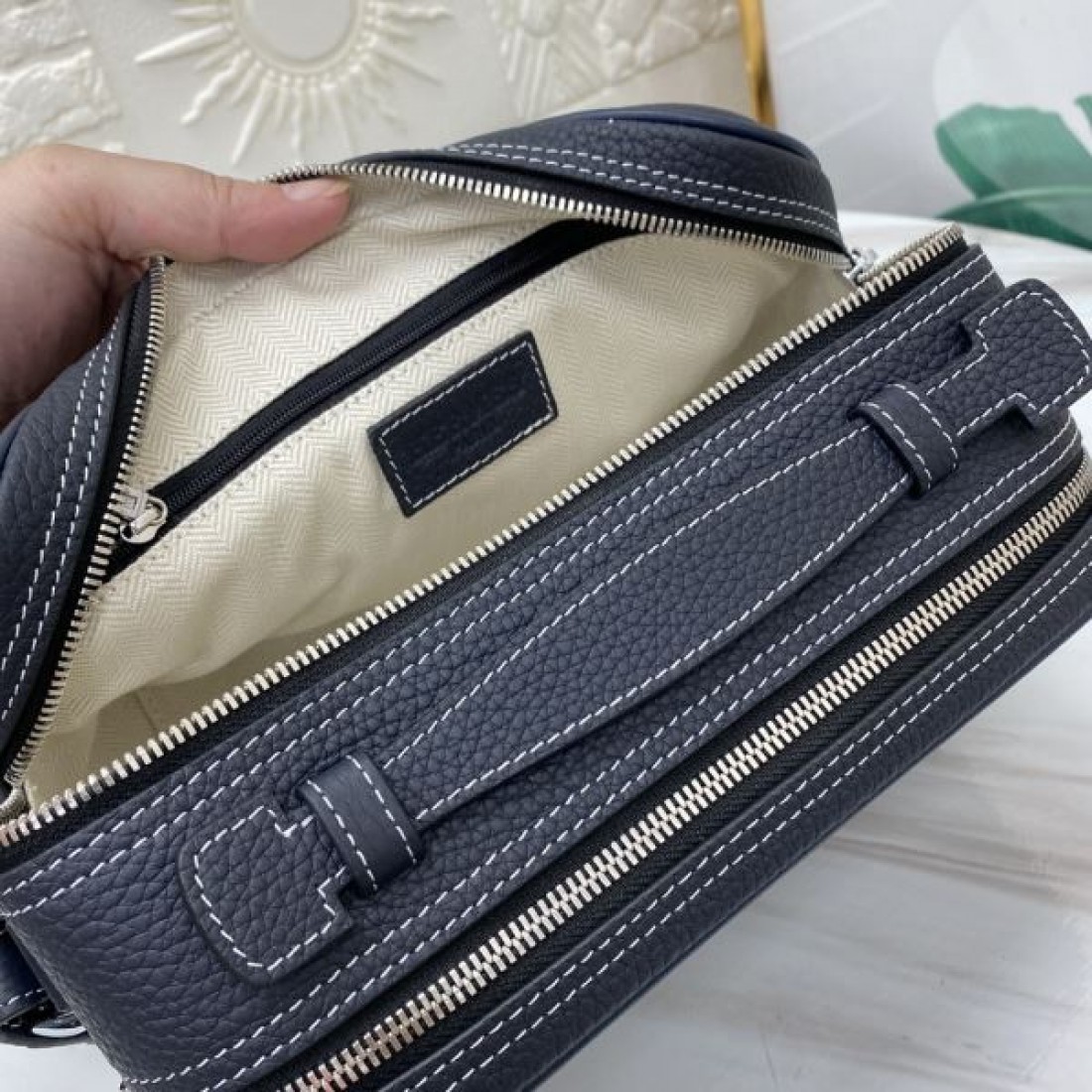 HERMES エルメス コピー ポーチバッグ レザーキャンバス調 コンパクトフォルム ダブルファスナー 軽量設計 デイリー使い